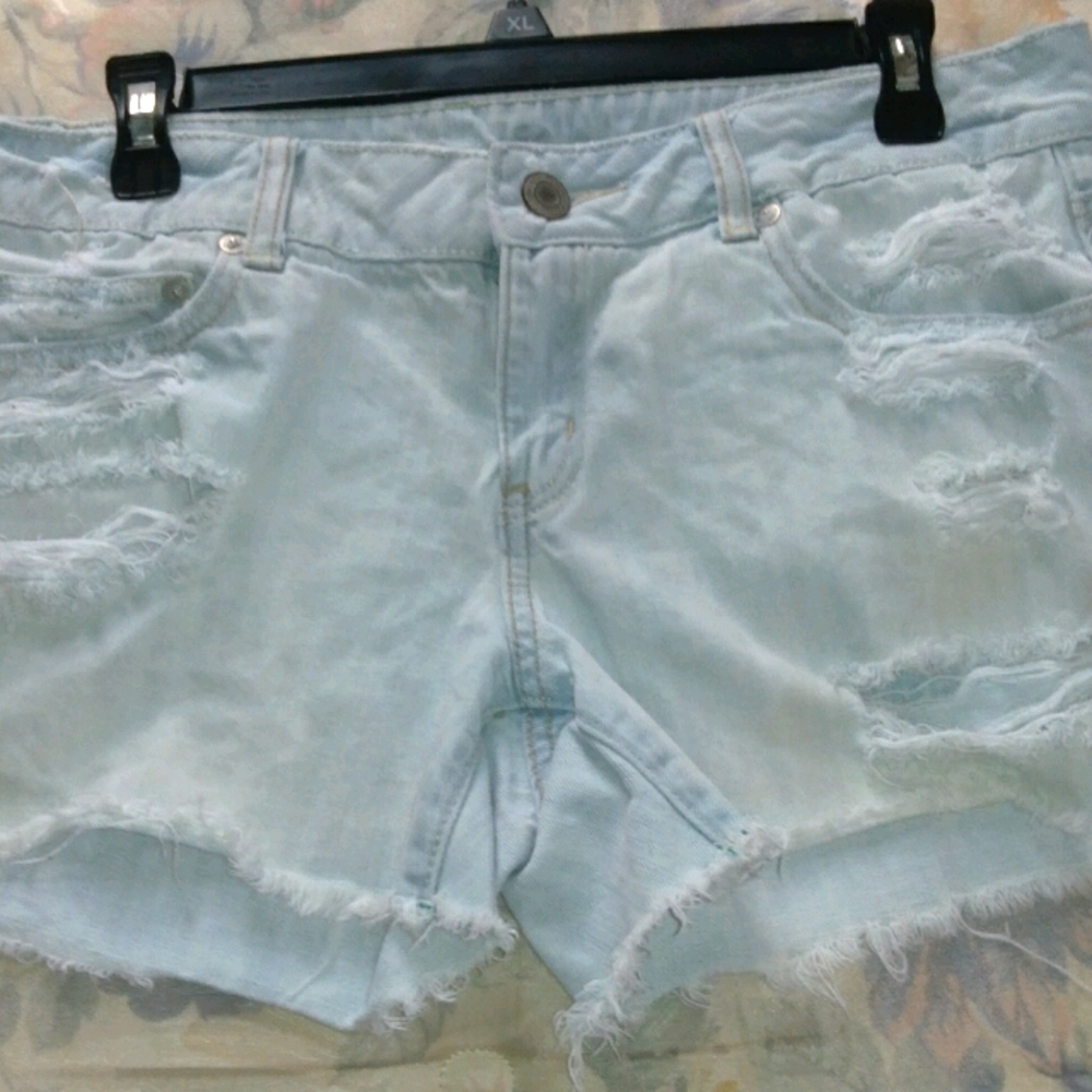 Short shorts for the summer 🌻